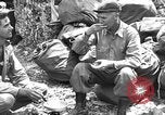 Immagine di 77Th divisione nella seconda guerra mondiale di Okinawa Okinawa isole Ryukyu, 1945, secondo 33 filmato di repertorio 65675070072