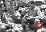 Immagine di 77Th divisione nella seconda guerra mondiale di Okinawa Okinawa isole Ryukyu, 1945, secondo 34 filmato di repertorio 65675070072