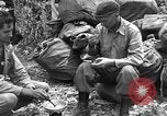 Immagine di 77Th divisione nella seconda guerra mondiale di Okinawa Okinawa isole Ryukyu, 1945, secondo 38 filmato di repertorio 65675070072
