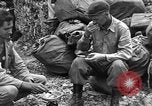 Immagine di 77Th divisione nella seconda guerra mondiale di Okinawa Okinawa isole Ryukyu, 1945, secondo 39 filmato di repertorio 65675070072