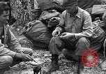 Immagine di 77Th divisione nella seconda guerra mondiale di Okinawa Okinawa isole Ryukyu, 1945, secondo 40 filmato di repertorio 65675070072