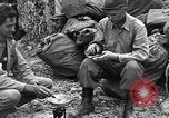 Immagine di 77Th divisione nella seconda guerra mondiale di Okinawa Okinawa isole Ryukyu, 1945, secondo 41 filmato di repertorio 65675070072
