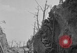 Immagine di 77Th divisione nella seconda guerra mondiale di Okinawa Okinawa isole Ryukyu, 1945, secondo 46 filmato di repertorio 65675070072