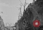 Immagine di 77Th divisione nella seconda guerra mondiale di Okinawa Okinawa isole Ryukyu, 1945, secondo 47 filmato di repertorio 65675070072