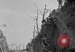 Immagine di 77Th divisione nella seconda guerra mondiale di Okinawa Okinawa isole Ryukyu, 1945, secondo 49 filmato di repertorio 65675070072