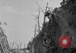 Immagine di 77Th divisione nella seconda guerra mondiale di Okinawa Okinawa isole Ryukyu, 1945, secondo 52 filmato di repertorio 65675070072