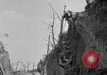 Immagine di 77Th divisione nella seconda guerra mondiale di Okinawa Okinawa isole Ryukyu, 1945, secondo 54 filmato di repertorio 65675070072
