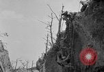 Immagine di 77Th divisione nella seconda guerra mondiale di Okinawa Okinawa isole Ryukyu, 1945, secondo 55 filmato di repertorio 65675070072