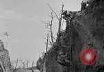 Immagine di 77Th divisione nella seconda guerra mondiale di Okinawa Okinawa isole Ryukyu, 1945, secondo 56 filmato di repertorio 65675070072