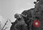 Immagine di 77Th divisione nella seconda guerra mondiale di Okinawa Okinawa isole Ryukyu, 1945, secondo 60 filmato di repertorio 65675070072