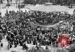 Standbild amerikanische Soldaten ansehen Konzert am Place Wilson Brest Frankreich, 1918, aus Sekunde 11 historischem Filmmaterial Videoclip 65675070091