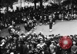 Standbild amerikanische Soldaten ansehen Konzert am Place Wilson Brest Frankreich, 1918, aus Sekunde 19 historischem Filmmaterial Videoclip 65675070091
