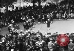 Standbild amerikanische Soldaten ansehen Konzert am Place Wilson Brest Frankreich, 1918, aus Sekunde 20 historischem Filmmaterial Videoclip 65675070091
