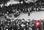 Standbild amerikanische Soldaten ansehen Konzert am Place Wilson Brest Frankreich, 1918, aus Sekunde 31 historischem Filmmaterial Videoclip 65675070091