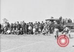 Standbild amerikanische Soldaten an Baseball Spiel in Ersten Weltkrieg Brest Frankreich, 1918, aus Sekunde 4 historischem Filmmaterial Videoclip 65675070092