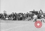 Standbild amerikanische Soldaten an Baseball Spiel in Ersten Weltkrieg Brest Frankreich, 1918, aus Sekunde 7 historischem Filmmaterial Videoclip 65675070092