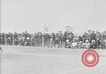 Standbild amerikanische Soldaten an Baseball Spiel in Ersten Weltkrieg Brest Frankreich, 1918, aus Sekunde 12 historischem Filmmaterial Videoclip 65675070092