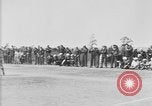 Standbild amerikanische Soldaten an Baseball Spiel in Ersten Weltkrieg Brest Frankreich, 1918, aus Sekunde 13 historischem Filmmaterial Videoclip 65675070092