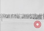 Standbild amerikanische Soldaten an Baseball Spiel in Ersten Weltkrieg Brest Frankreich, 1918, aus Sekunde 15 historischem Filmmaterial Videoclip 65675070092