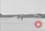 Standbild amerikanische Soldaten an Baseball Spiel in Ersten Weltkrieg Brest Frankreich, 1918, aus Sekunde 19 historischem Filmmaterial Videoclip 65675070092
