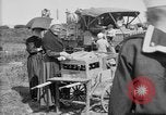 Standbild amerikanische Soldaten an Baseball Spiel in Ersten Weltkrieg Brest Frankreich, 1918, aus Sekunde 23 historischem Filmmaterial Videoclip 65675070092