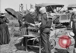 Standbild amerikanische Soldaten an Baseball Spiel in Ersten Weltkrieg Brest Frankreich, 1918, aus Sekunde 26 historischem Filmmaterial Videoclip 65675070092