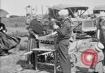 Standbild amerikanische Soldaten an Baseball Spiel in Ersten Weltkrieg Brest Frankreich, 1918, aus Sekunde 29 historischem Filmmaterial Videoclip 65675070092