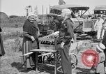 Standbild amerikanische Soldaten an Baseball Spiel in Ersten Weltkrieg Brest Frankreich, 1918, aus Sekunde 32 historischem Filmmaterial Videoclip 65675070092