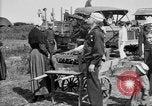 Standbild amerikanische Soldaten an Baseball Spiel in Ersten Weltkrieg Brest Frankreich, 1918, aus Sekunde 34 historischem Filmmaterial Videoclip 65675070092