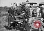 Standbild amerikanische Soldaten an Baseball Spiel in Ersten Weltkrieg Brest Frankreich, 1918, aus Sekunde 36 historischem Filmmaterial Videoclip 65675070092