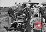 Standbild amerikanische Soldaten an Baseball Spiel in Ersten Weltkrieg Brest Frankreich, 1918, aus Sekunde 39 historischem Filmmaterial Videoclip 65675070092