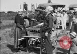 Standbild amerikanische Soldaten an Baseball Spiel in Ersten Weltkrieg Brest Frankreich, 1918, aus Sekunde 40 historischem Filmmaterial Videoclip 65675070092