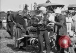 Standbild amerikanische Soldaten an Baseball Spiel in Ersten Weltkrieg Brest Frankreich, 1918, aus Sekunde 46 historischem Filmmaterial Videoclip 65675070092