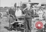 Standbild amerikanische Soldaten an Baseball Spiel in Ersten Weltkrieg Brest Frankreich, 1918, aus Sekunde 48 historischem Filmmaterial Videoclip 65675070092