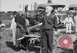 Standbild amerikanische Soldaten an Baseball Spiel in Ersten Weltkrieg Brest Frankreich, 1918, aus Sekunde 49 historischem Filmmaterial Videoclip 65675070092