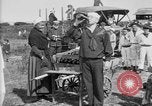 Standbild amerikanische Soldaten an Baseball Spiel in Ersten Weltkrieg Brest Frankreich, 1918, aus Sekunde 52 historischem Filmmaterial Videoclip 65675070092