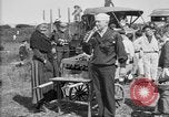 Standbild amerikanische Soldaten an Baseball Spiel in Ersten Weltkrieg Brest Frankreich, 1918, aus Sekunde 56 historischem Filmmaterial Videoclip 65675070092