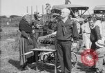 Standbild amerikanische Soldaten an Baseball Spiel in Ersten Weltkrieg Brest Frankreich, 1918, aus Sekunde 57 historischem Filmmaterial Videoclip 65675070092
