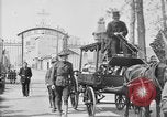 Standbild amerikanischer Soldat die Beerdigung auf dem Friedhof Kerfautras Brest Frankreich, 1918, aus Sekunde 1 historischem Filmmaterial Videoclip 65675070094