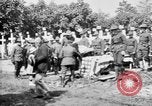 Standbild amerikanischer Soldat die Beerdigung auf dem Friedhof Kerfautras Brest Frankreich, 1918, aus Sekunde 31 historischem Filmmaterial Videoclip 65675070094