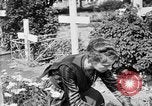 Standbild Friedhof Brest Frankreich, 1918, aus Sekunde 21 historischem Filmmaterial Videoclip 65675070095
