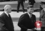 Immagine di John Kennedy Parigi Francia, 1961, secondo 51 filmato di repertorio 65675070097