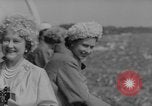 Standbild Epsom Derby Epsom Surrey England, 1961, aus Sekunde 14 historischem Filmmaterial Videoclip 65675070100