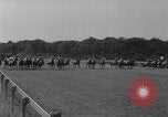 Standbild Epsom Derby Epsom Surrey England, 1961, aus Sekunde 21 historischem Filmmaterial Videoclip 65675070100