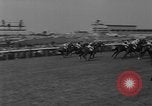 Standbild Epsom Derby Epsom Surrey England, 1961, aus Sekunde 27 historischem Filmmaterial Videoclip 65675070100