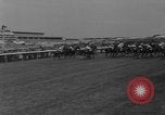 Standbild Epsom Derby Epsom Surrey England, 1961, aus Sekunde 28 historischem Filmmaterial Videoclip 65675070100