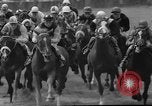 Standbild Epsom Derby Epsom Surrey England, 1961, aus Sekunde 34 historischem Filmmaterial Videoclip 65675070100