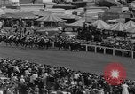 Standbild Epsom Derby Epsom Surrey England, 1961, aus Sekunde 41 historischem Filmmaterial Videoclip 65675070100