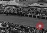 Standbild Epsom Derby Epsom Surrey England, 1961, aus Sekunde 43 historischem Filmmaterial Videoclip 65675070100