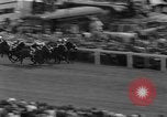 Standbild Epsom Derby Epsom Surrey England, 1961, aus Sekunde 48 historischem Filmmaterial Videoclip 65675070100